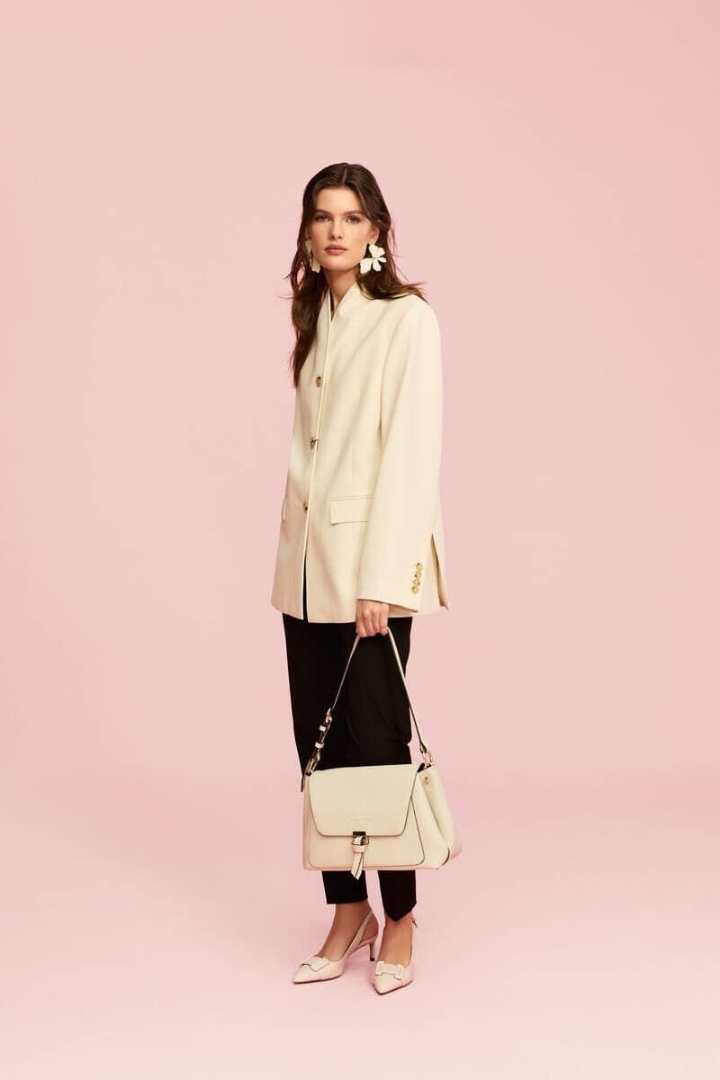 Cum creezi un look parizian relaxat dar super stylish?